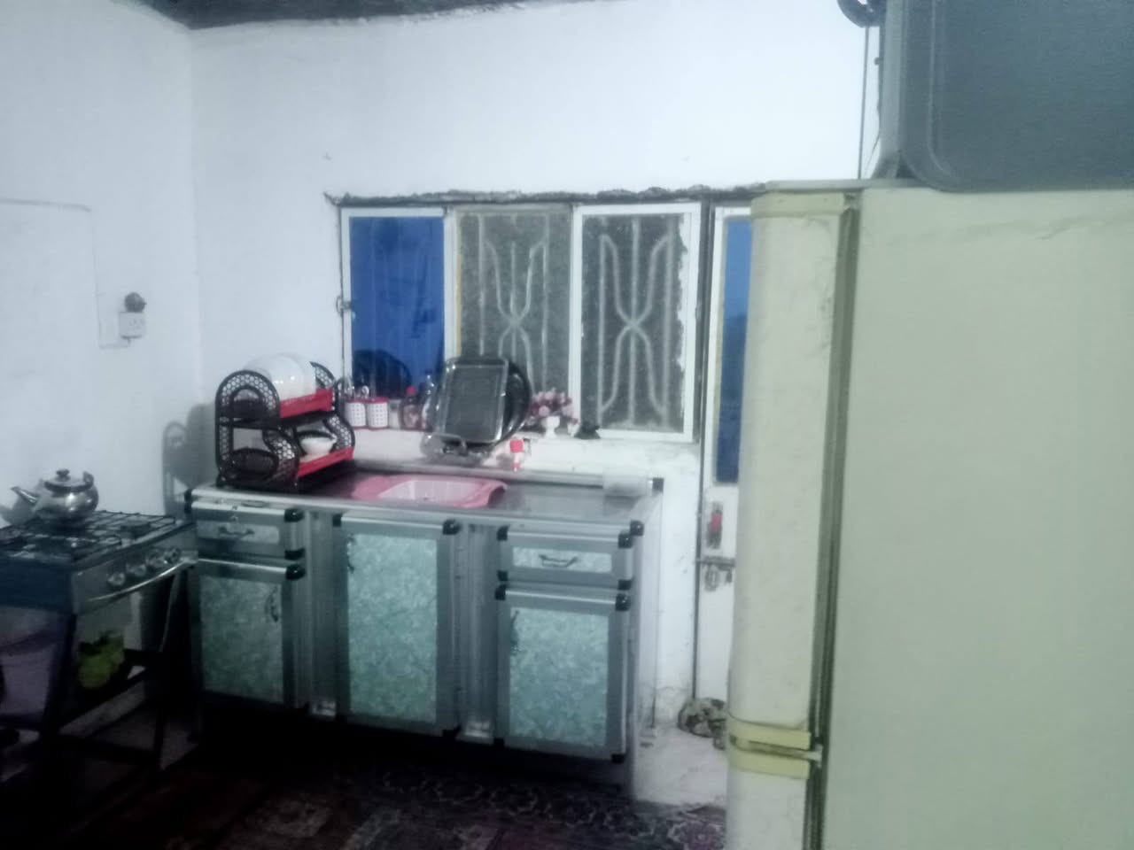 ثاني بيت عن شارع 80 اصلاح زراعي كاعيه كرانيت غرفة نوم وحده وصاله واستقبال وكلدور وحمام داخليه صيحيات خارجيه وحديقة مساحته حوالي ٣٠٠الاستفسار*********** بي واتساب
السعر مناسب جداً
