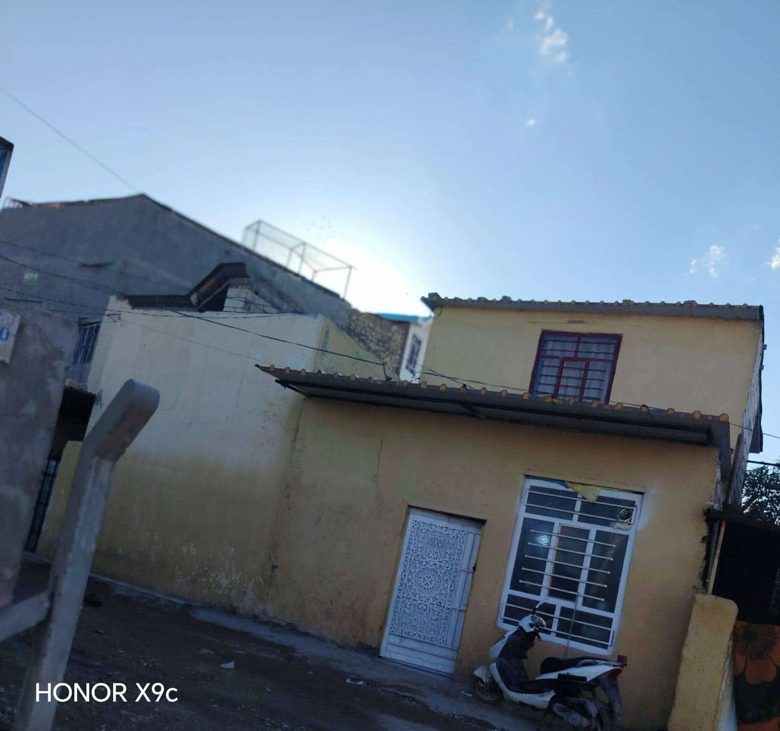 سلام عليكم
مساحه 100.متر  مربع 👉
سعر 17 بي مجال بسيط 
البيت  —  تجاوز  بي ورقع 
عنوانه ++ بابل مركز المدينه   
جسر سيف سعد  نزله    سعد بيجو  على شارع العام  سعره جدأ مناسب  
*********** بي واساب
