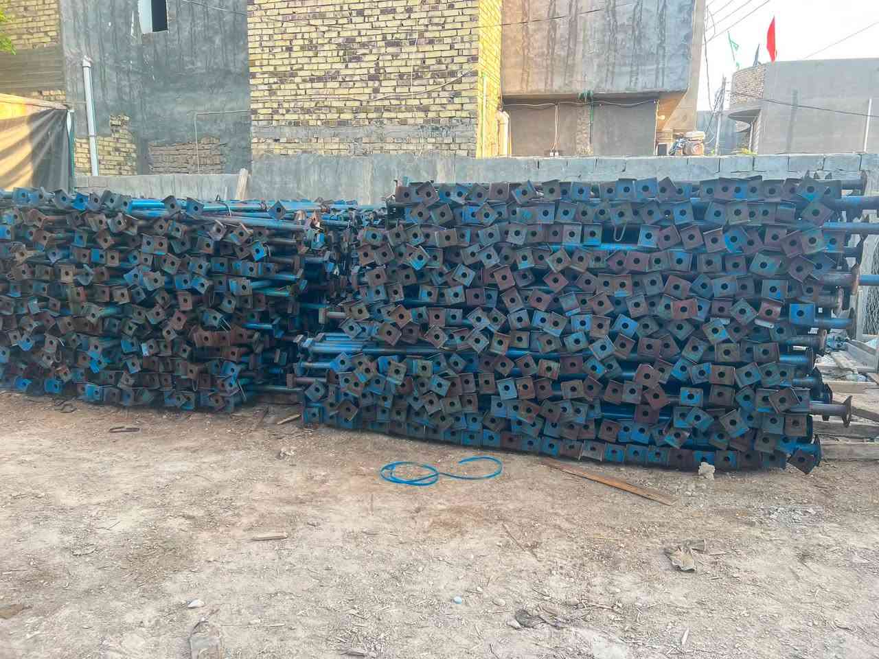 السلام عليكم جكات حاضن للبيع طول 4متر سن خشن وزن ثقيل حرف الكيو Q كلهن نسق واحد كميه مفتوحه بسعر مناسب مكان حله رقم ***********
