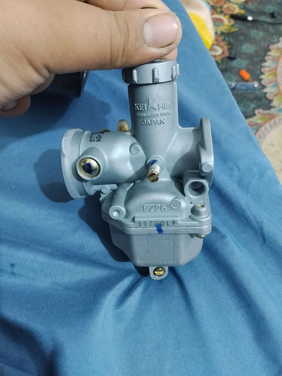 السلام عليكم و رحمه الله كابريتر ايراني ياباني درجه اولى شرط ما واصله بانزين مكاني بغداد بلديات قيم و خذ ***********
