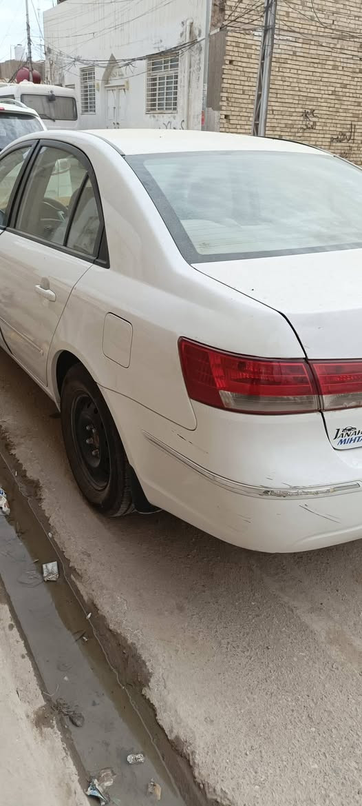 السلام عليكم 
سوناتا 2009
خليجي 
بيها چاملغ ايمن لكدام 
والبنيد مفتوح 
وصبغ نص الچاملغ الخلفي  
السياره نضيفه 
وهيه معروفه مواصفاتها 
فد الكير بي تأخير 
رقم سليمانيه انكليزي 
سعر 115 وبيها مجال 
***********
متوفر واتساب
