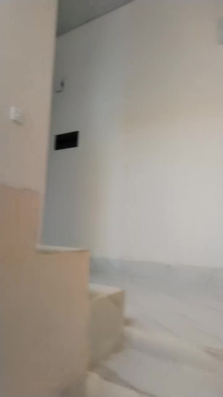 شقه للايجار بناء حديث غرفتين ومظبخ وصحيات على شارع تجاري سايدين الحريه قرب المطاعم رقم الموبايل ***********
