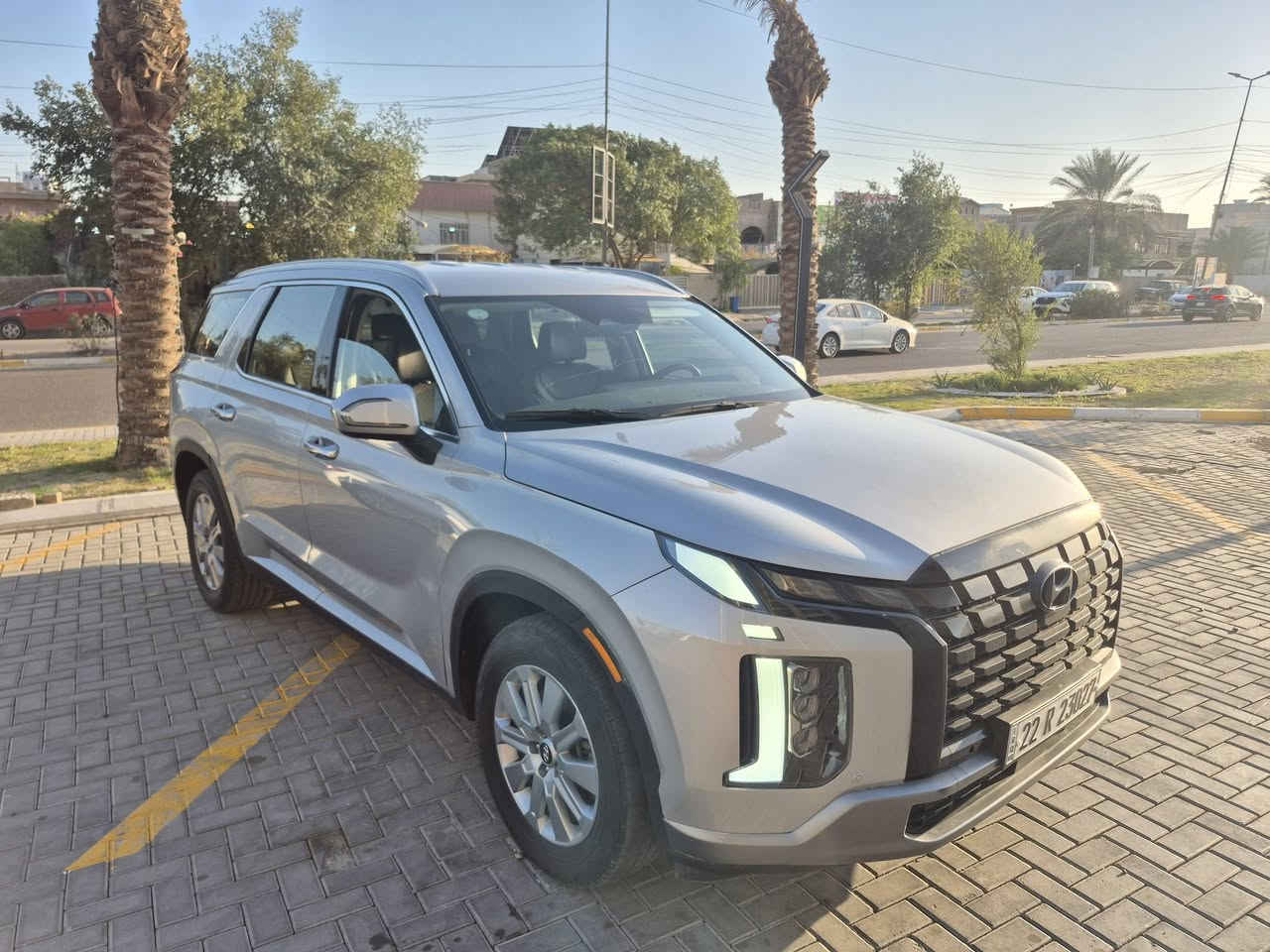 السلام عليكم 
هيونداي باليسايد 2023 
وارد امريكي 
مواصفات SEL 
محرك 3.8 
ماشية 24 الف ميل 
ضررها جاملغ السايق صبغ 
بصمة وتشغيل عن بعد 
كشنات جلد وتدفئة كشنات 
كشنات امامية كهرباء 
جنطة كهرباء 
كشنات الوسطية سياحي منفصل 
رادارات امامي وجانبي قيادة ذاتية وتحديد مسار 
شحن وايرلس 
حساسات خلفية 
وبعد هواي مواصفات بيها 
دخول جديد وترقيم جديد اربيل 
سنوية بأسمي تحويل مباشر 
السعر 268 وبيها مجال 
مكاني بغداد حي الجهاد 
***********
***********
