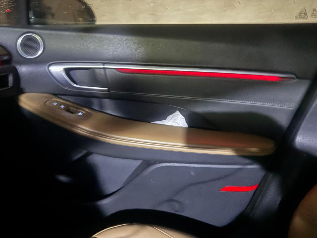 السلام عليكم
للبيع سوناتا موديل 2022 خليجي فول مواصفات 1/1 محرك المرغوب 2500تنفس طبيعي 4سلندر رقم بغداد الجديد انكليزي مكانها بغداد 

بانوراما 

لدات مخفيه متغيره الالوان اصليه مو عمل بالابواب والدشبول 

بردات خلفيه 

حساس خلفي امامي 

رادارات 

مري شفط 

اي استفسار الاتصال على الرقم ***********
