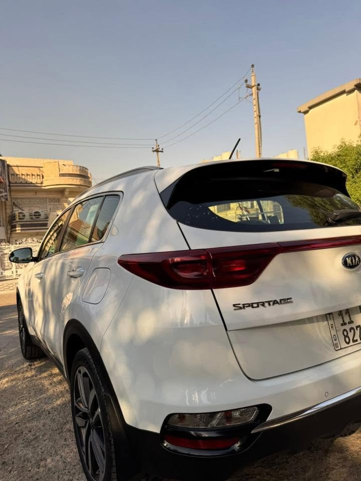 تحية طيبة 🤍
كيا سبوريتج 2020 خليجي للبيع
* الموديل: 2020
* النوع: كيا سبورتيج
* اللون: ابيض
* وارد: خليجي
* المحرك: 2000 دوش
* ناقل الحركة: أوتوماتيك
* الممشى: 94 الف كم
* السيارة بحالة ممتازة، محركات وفحص كامل، ولا تحتاج أي مصروف.
* المواصفات: شاشة، كاميرا خلفية، حساسات, ويل كروم . 2 كشن كهرباء
السياره مكفوله ماعدا بيها شخط بسيط مامبين
العنوان📍: بغداد البلديات
السعر:خابرني وتدلل وبيها مجال بسيط 
للاتصال:***********
