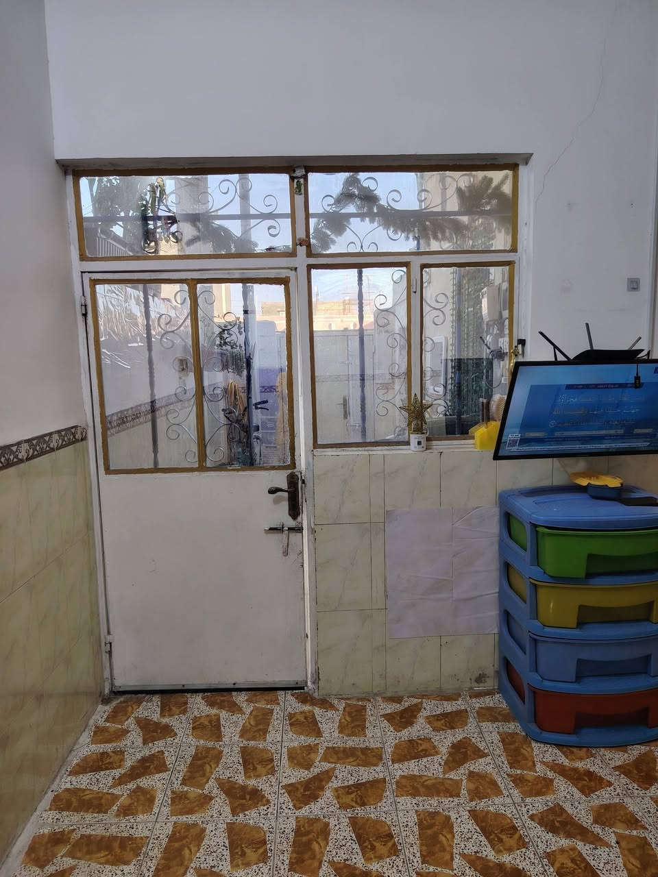 بيت للبيع في حي الفقراء مساحته ٧٣ متر جاهز من كلشي بشارع المختار قريب من سيد بشير رقم *********** وبيه وتساب
