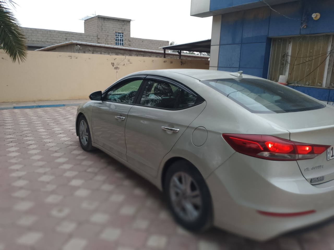 النترا موديل 2017 لون ذهبي
رقم بغداد الانكليزي الجديد السيارة بااسمي 
مكينه 2000 دوش تحكم ستيرن جهتين مانع انزلاق شاشة كبيرة تبريد وتدفئة 
السعر 122 وبيهة مجال 
مكان السيارة ديالى

رقم الهاتف: ***********
