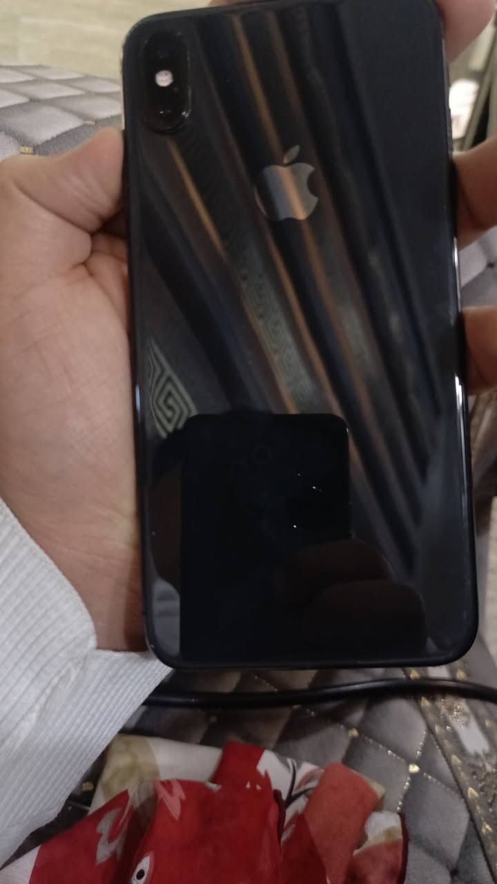 السلام عليكم 
ايفون اكس ماكس 
٢٥٦
فيس ايدي شغال
بطاريه تقره٧٤
جهاز فولل نضافه 
شرط مامفتوح 
السعر ١٨٠وبي مجال بسيط 
مكاني ايسر وحده قرب مستشفى السلام
***********
