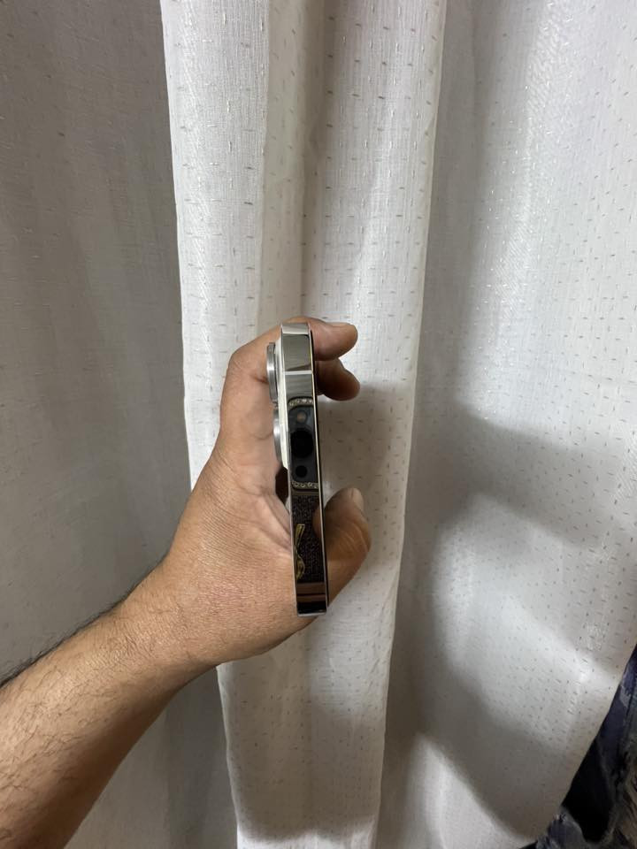 السلام عليكم ورحمة الله وبركاته جهاز ايفون ١٣ برو ماكس جهاز لوك لوك بحالة الوكاله خيال مال زلغ مبي اعتبره فاتحة بيدك من الكارتون الجهاز كارتون وياه ولزكة وكفر وكيبل شحن الجهاز لون مميز الجهاز ممبدل شي ضمان من باب البيت سنتين اذا بي مشكلة او مفتوح يرجع ذاكرة ٢٥٦ بطارية ٨٧ بلاد وين متريد افحص مكاني بغداد قرب الكاظمية  السعر ٧٢٥ وبي مجال 
***********
