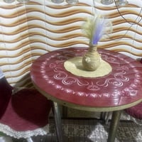 ميز طعام • نظيف • مطلوب