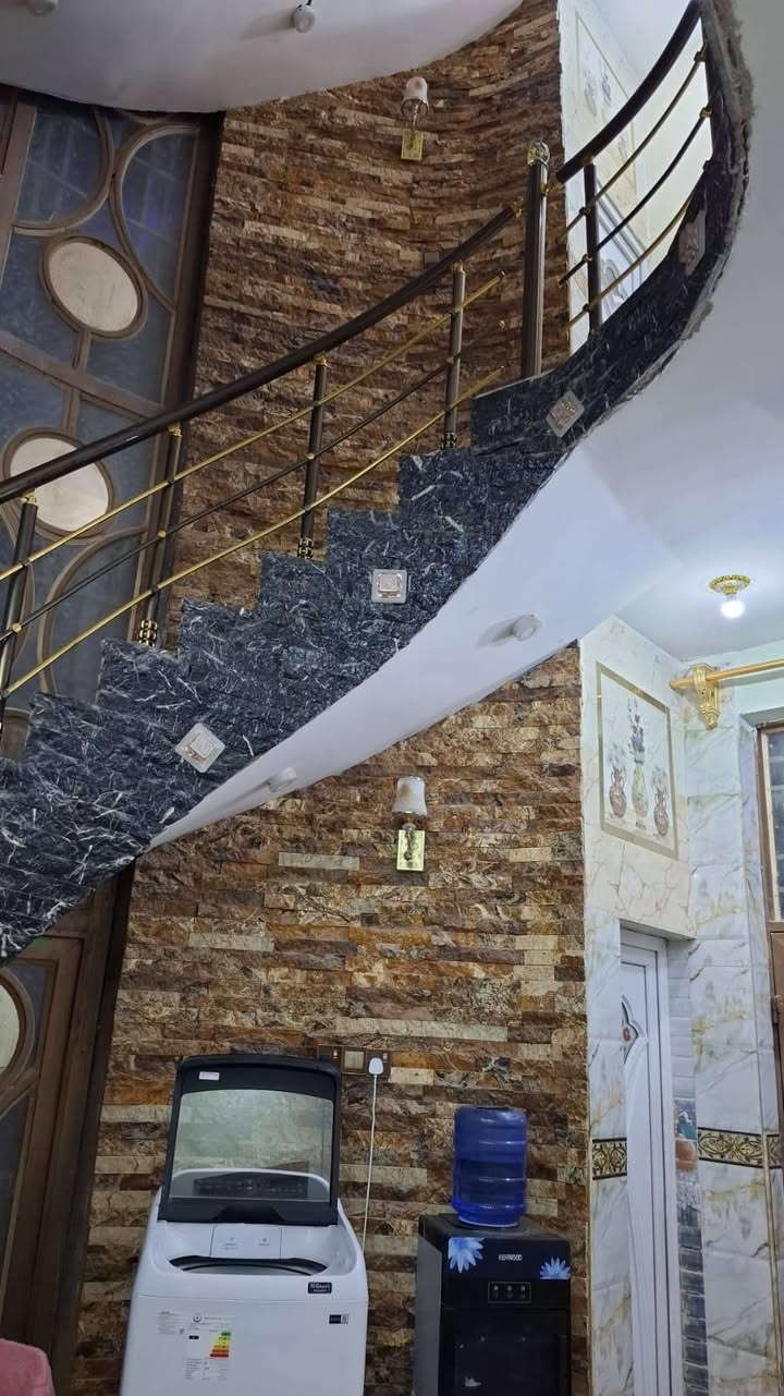 بيت للبيع 100 مربع 4 غرف نوم واستقبال مطبخ 3 مجموعه صحيه طابقين خاجيه ب7000 خلف المعارض مجاور المدرسه الصينيه شارع 12 ثاني بين عن الركن بيت شغل درجه اولى هذا ماتوفر ليدنا من صور التواصل ***********
