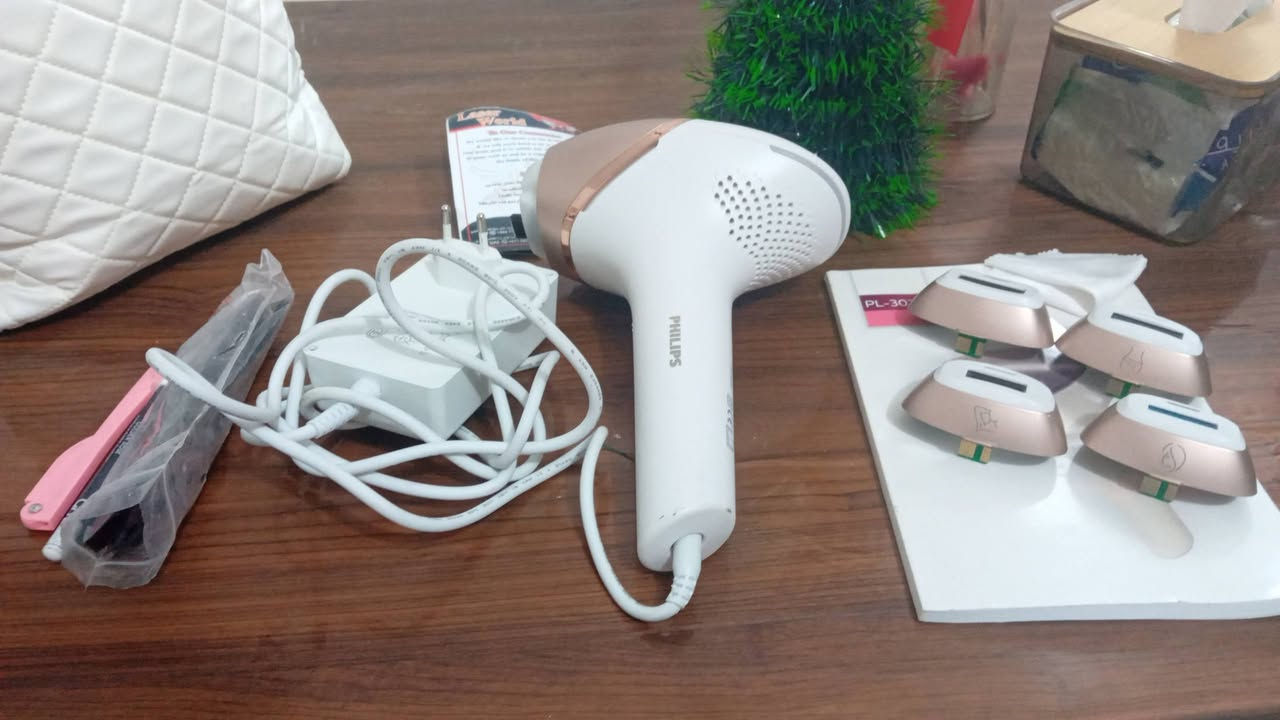 جهاز الليزر فيلبس للازالة الشعر اصدار حادي عشر مستخدم جلسة واحدة فقط وبي ورقة ضمان يضمن ٣ رؤوس ويشتغل على كهرباء وعلى شاحن يحتوي على ٤٥٠الف ضربة تأتي معها حقيبة خاصة وهدية نظارات مخصصة لليزر وقلم محدد للاماكن وشفرة للوجه 
سعر شراء: ٦٥٠الف 
سعر البيع : (٢٥٠الف 
للجادين فقط بشراء رجاء تواصل واتساب على رقم اتي 
***********
مكان بغداد فحامة جزيرة بغداد سياحية
