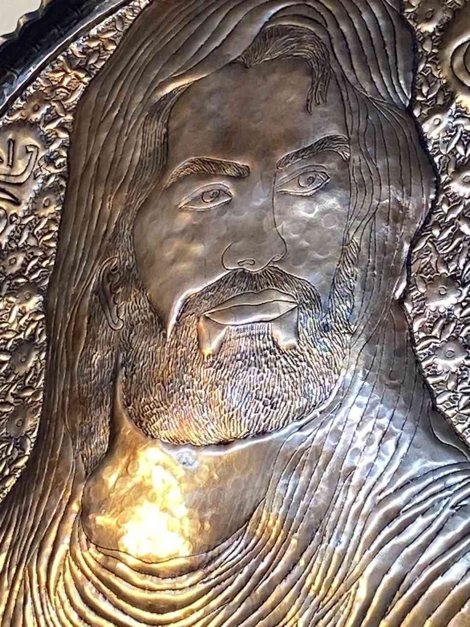 السلام عليكم صينيه نحاس قياس ٨٣ ثقيله جدا منقو ش عليها صورة الامام الحسين عليه السلام ***********@
