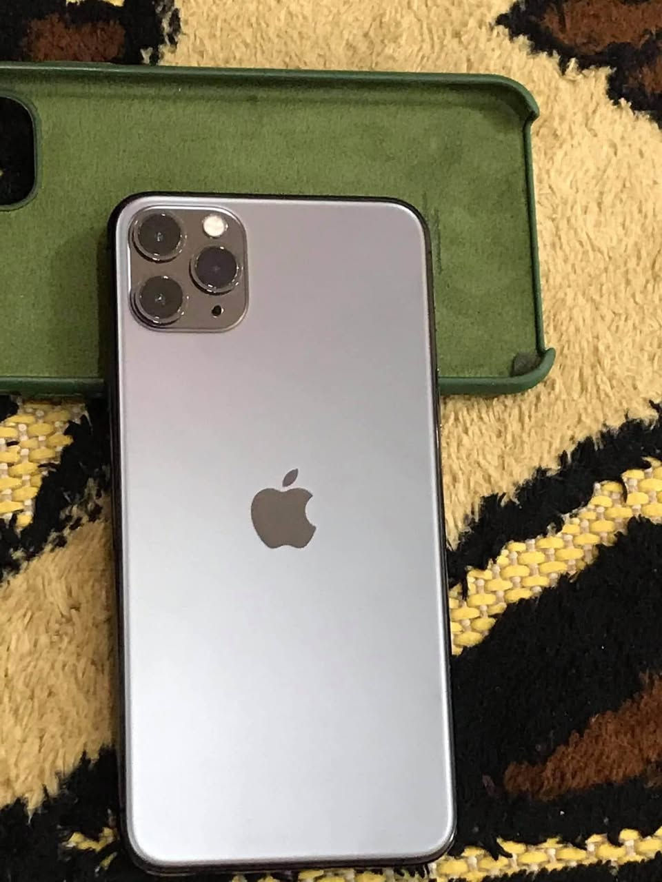 ايفون 11 برو ماكس بلادي
الـجـهـاز نظيف زلغ مابيه مكفول 
 انطيك ظمان اسبوع 
آلـــــون ؛  اسود فحمي
ذاكـــــره ؛ 256
نـظـافـــه؛  99
بـطـاريته؛   95 
نـمــوذج؛  M ماستر
جهاز كل شغال ومابيه اي خلل مكفول عل ظمان
مـلــحـقـاتـه ؛ شـاحـن + كـيـبـل +لزكه ضدك الكسر +كـڤـر فـقـط 
السـعر المـطـلوب ؛ 340 الـف قـفـل 
مـكانـي بـغـداد مدينه الصدر بغداد, العراق


**إذا كنت صاحب هذا الإعلان وتريد حذفه لأي سبب، رجاءا أرسل رسالة إلى الدعم الفني**