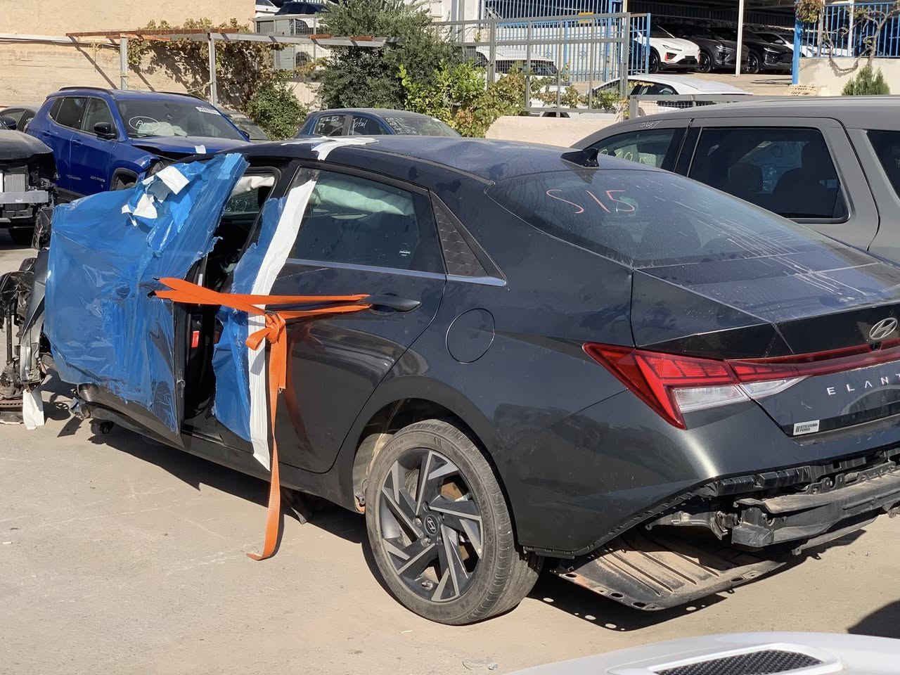 هونداي الانترا 2024 فول مواصفات
دخول جديد بسمي اوراقها 
فتحة 
بصمه ابواب وتشغيل
رادار امامي وجانبي 
مكينه 2000 دوش 
تحديد مسار 
فول تحكم ستيرن
ابيع ع حادثها 
مكان السيارة بغداد الشعب
اي استفسار *********** 
للبيع او امراوس
السعر 108$ بيها مجال
