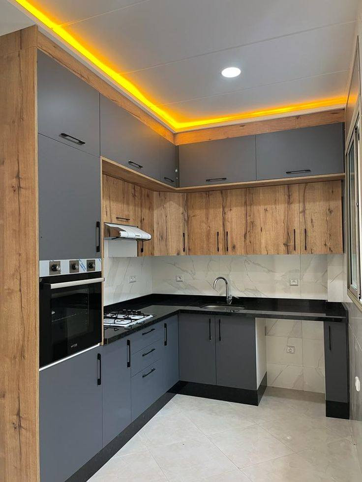 سلامو عليكم اني شتغل موبيليه شد تركيب خشب تركي انديئيف اي شي عندي كادر تخصص من ربعه عمال وربعه وسطوات حلين نزنا بربيل جاي دور علا شغل فلل او بنايات ويا مقاول لي يعرف ليقصر ويانا ***********
