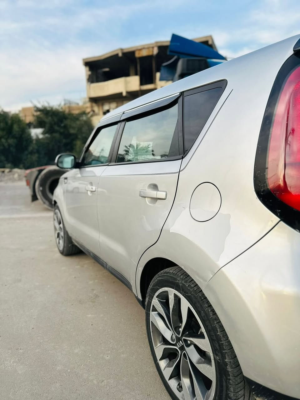 السلام عليكم للبيع
كيا صول مديل 2018
رقم بغداد أنكليزي
محرك 2000 جي دي اي 
مصبوغه احزام السياره 
شاشه جبيره كار ابلي
ثلاث انضمه قياده العنوان بغداد السعر 
104 للستفسار ***********
