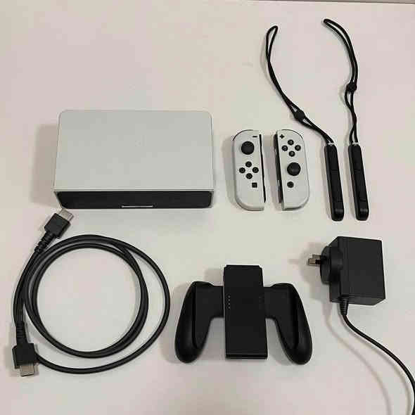 السلام عليكم ، نينتيندو اولد OLED مهكر للبيع

مرحبا شباب متوفر نينتيندو اوليد OLED ابيض الباندل

القطعه رهيبه من ناحيه النضافه الجهاز يعتبر اخو الجديد 

النينتيندو مهكر قطعه اصلي نضامين اوف لاين + اون لاين

تهكير يم صفاء رام 128 + الداخلي 64 

الجهاز مكفول كفاله تامه سليم من كل النواحي بدون اي ملاحظات او اي مشاكل - الجهاز خدش مابي نضافه 100%

الاوف لاين مليان العاب مثل ( zelda - little nightmares 3 - oddworld نسخ ماريو والكثير …) وتكدر تحمل اي لعبه تعجبك وبشكل مجاني 

اون لاين شغال ( فورت نايت - روكيت ليك - يوتيوب وغيرها )

الملحقات كامله مثل :

الدوك للعرض ع الشاشه - جوستك - جويكون الاصلي - شاحنه Nintendo الثلاثيه الاصليه - كيبل hd - سلايدات جويكون - كارتونه - يحتوي على لاسقه حمايه للشاشه

السعر فقط ٣٥٠ الف 

العنوان / بغداد - البياع - شرطة 

الرقم للتواصل / ***********

يوجد توصيل لجميع المناطق والمحافظات بغداد
