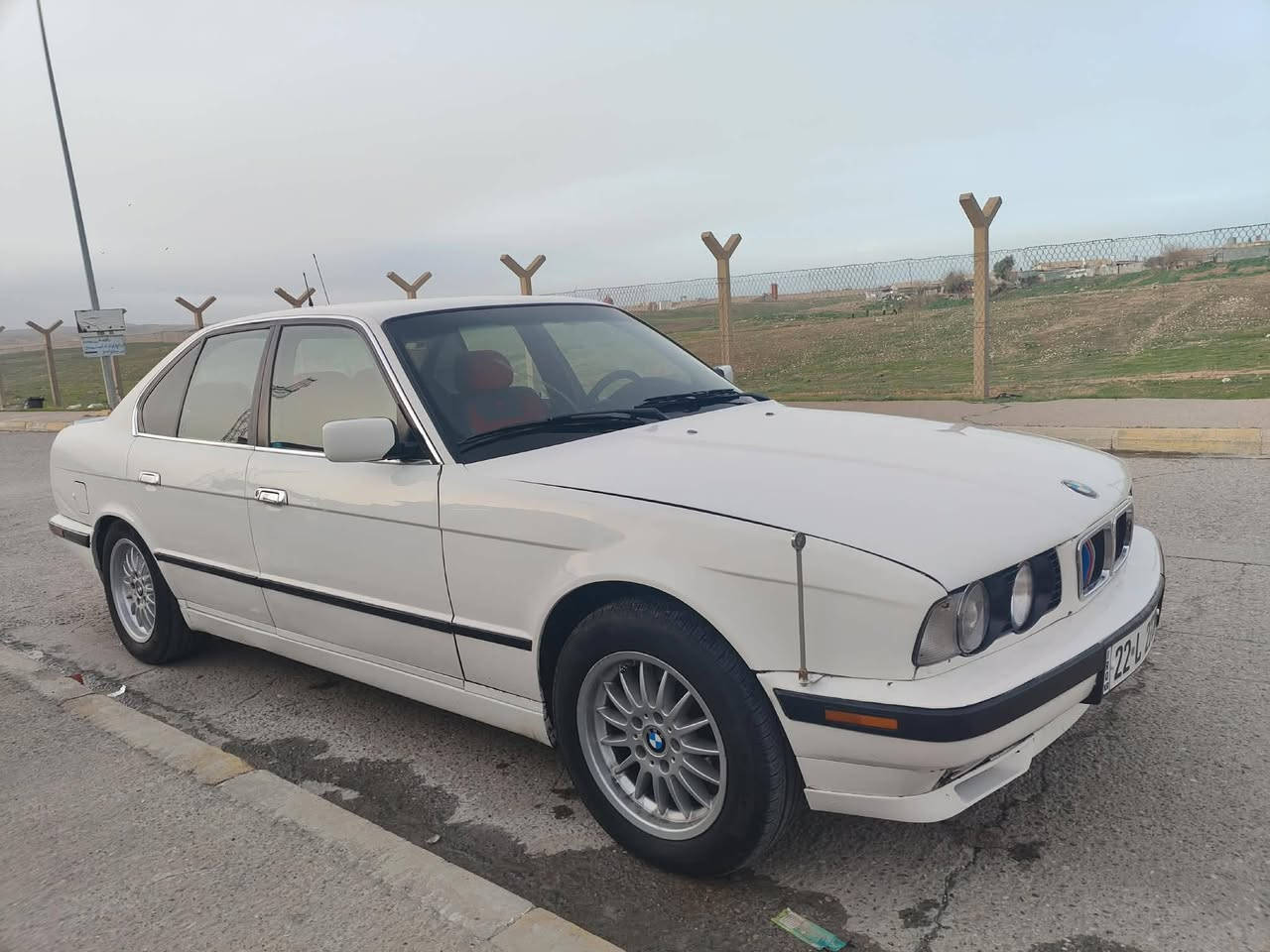 السلام عليكم
للبيع او مراوس BMW 
موديل 1990 محدث 95 كامل محرك 525 سيارة فول توماتيك سلايت داخل صاج  سيارة بيها طخه خفيفه كلش خشم الجاملغ والدعامية الكدام فقط والباقي مكفول   سنوية كلو جديد رقم جديد بسمي شرط التحويل
مناقصها برغي
السعر 62وبيها مجال
‏
‏ ‏***********
المكان سد الموصل
