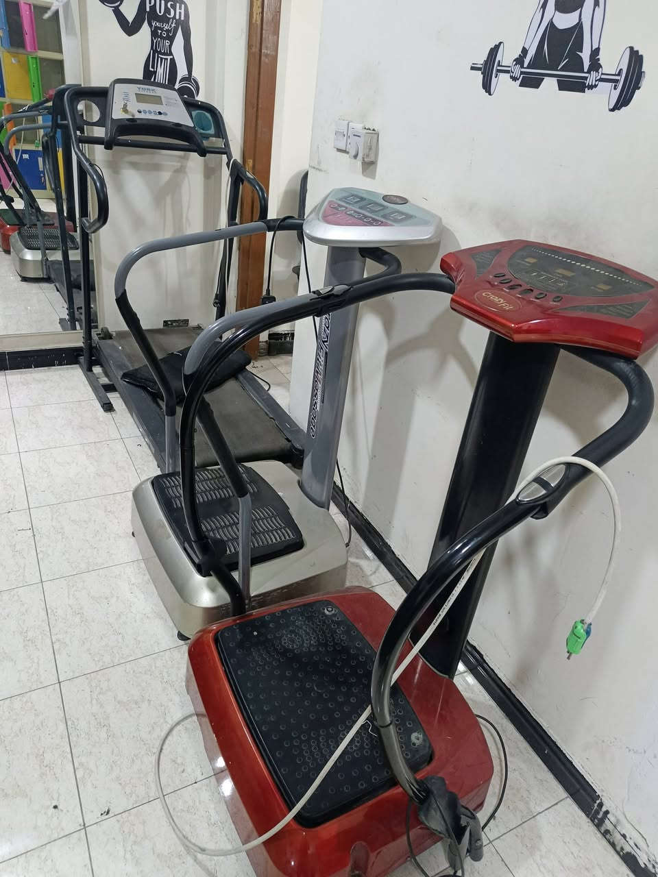 أجهزة رياضية للبيع بغداد البياع الشرطة الخامسة ***********
