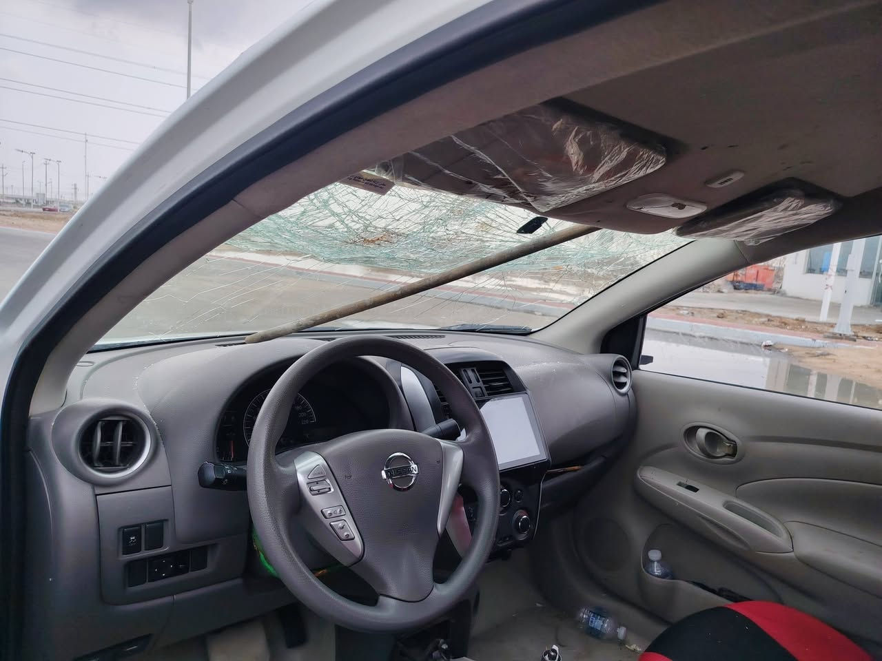 السلام عليكم اخوان للبيع نيسان صني موديل 2021رقم أربيل شرط التحويل اوالوكاله بااسم كردي ماشيه 46 الف فقط السياره كلش جديده كير محرك حداده تبريد داخل كلها على الشركه وشغاله وين تريد اطلع وترايها مال زيرو  للبيع على حادثها الحالي السعر مناسب  وتفاصيل أكثر الاتصال *********** مكانها بغداد الدوره
