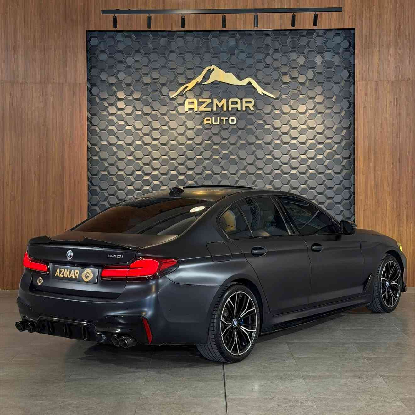 ‏ BMW 540i  M package🚀
‏6 سلندر twin power turbo🔥
موديل : 2022
العداد : 37 الف

السيارة فول الفول مواصفات و مغلف PPF مات و عليها كت كامل للجمالية و صوت كزوزات🔥

مواصفات السيارة
فتحة
صندوق شفت
تقنية مراقبة عيون السائق ( توقف السيارة اثناء الغفوة او النوم)
 نظام القيادة الذاتية
كاميرة خلفية بدقة عالية
رادار لقراءة خطوط الشارع
 رادار جانبي ( فرملة عند اقتراب الاشخاص والمركبات)
 رادار امامي لقراءة لوحات المرور لتنبه السائق بالسرعة المسموحة 
شاشة وسطية لمس بقياس ١٣ انج 
نظام i drive
كشنات جلد مطرز بلون ابيض
 كشنات حجم VIP  
كشنات فول تحكم كهربائي
 كشنات الامامية تدفئة و تبريد
 اضوية تابلو مخفية (عدة الوان) 
اضويه اماميه Adaptive LED
نظام النقطة العمياء
اهتزاز الاستيرن عند اقتراب السيارات 
 نظام Auto Hold
 عداد  سرعه على الزجاج الامامي head-up display
- انظمة قيادة متعددة ( SPORT + COMFORT+ ECO ) 
 ايرباك + ABS + ESC
كشنات  كهربائي  +  خزن ميموري  
 بصمة ابواب + بصمة تشغيل
 حساسات اصطفاف ( امامي + خلفي ) 
 نظام الاصطفاف الذاتي ( اوتوو بارك)
مريا طوي كهرباء 
 ستيرن كهربائي
ستيرن تدفئة 
شفتات على الاستيرن  ( شفتر ) 
نظام ملاحة ( NAV + MAP ) 
 مكيف ( امامي + خلفي ) منفصل 
مفتاح سمارت على الابواب الاربعه 
نظام  carplay
 بلوتوث للهاتف الخلوي + موسيقى  
 نظام المساعدة على الركن بلاس مع عرض ثلاثي الأبعاد.
 نظام PDC لقياس المسافات عند رَكْن السيارة
مقاعد خلفية قابلة للطي مع تقسيم 60:40
 محدد السرعة
‏ISOFIX لتثبيت مقاعد الاطفال- 
 عرض مراقبة ضغط الإطارات 
إنذار لمنع السرقة
و بعد هواية مواصفات متنذكر

السيارة وارد امريكي بيها بابين صبغ بدون دواخل بجم كبس✅ 
كير و محرك كلها بشرط🔥

سعر: ٣٨٥$ ورقة
للاستفسار : ***********
العنوان: السليمانية المعارض الجديدة شركة ازمر اوتو معرض رقم ٣٤

