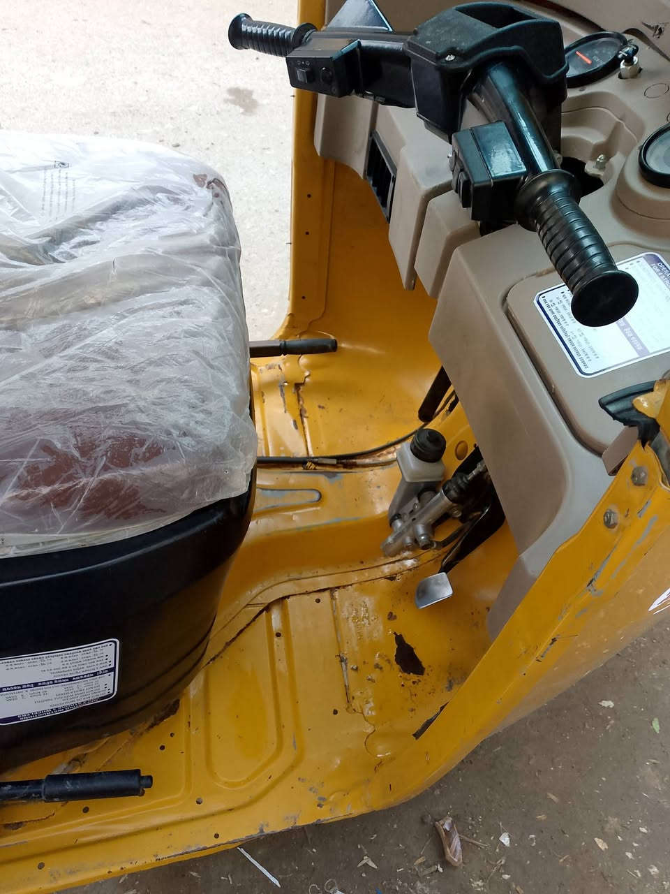 تكتك للبيع موديل 18بسمي معمره ومصبوغه عام جماليه محروكير واكسل خيرمن الله سلعه اتراي مسجل شغال  كهرباء شغاله عنوان بغدادالزعفرانيه الاتصال ***********السعر 5ملاين
