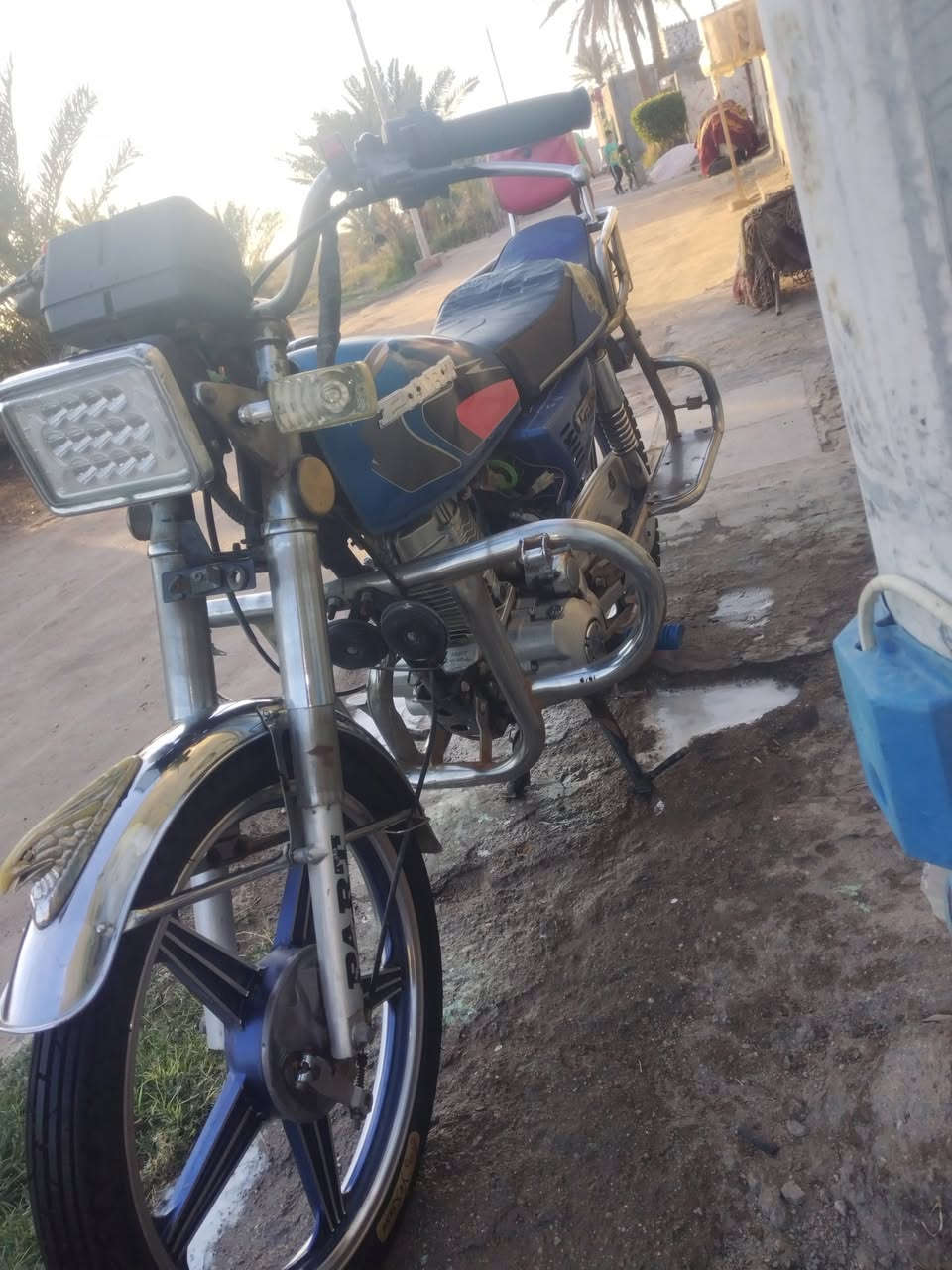 سلام عليكم بارت كلك كلك موديل 21 مكنيه نضيفه مفتوحه دراجه كامله مكان ناصريه مركز شارع السفينه *********** سعر 450 مكفوله عن سرقه
