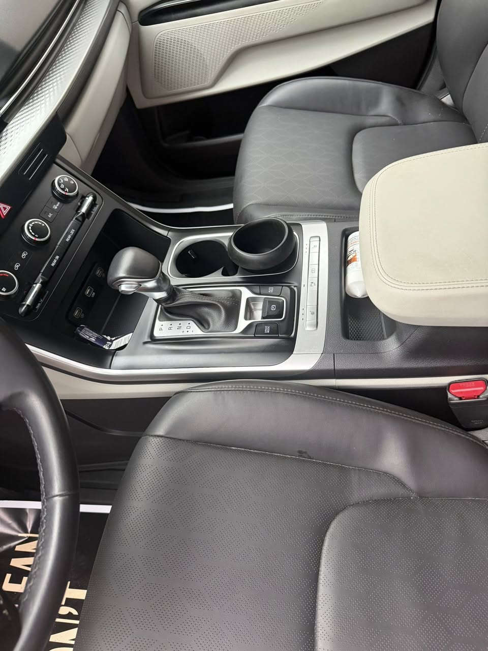 السلام عليكم 
كياء كرنفال 2024 بغداد 
عداد 8000 ميل حادث السيارة خلفي قبق الصندوق مبدل جديد  بجم كبس ليبل واحد بدون ايرباك وصور الحادث متوفرة 
السعر 29الف دولار 
هاتف ***********
