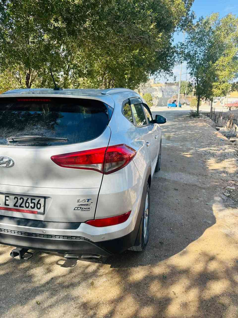 سلام عليكم توسان واردامريكي كلين بدون حادث بس دعاميه وصورالحادث بل منشور لون سلفر مواصفات نص فول رقم جديد سليمانيه سنويه جديده وكاله تحويل حاضر موديل 2016 وسونرعندي كلشي مكفول حته مكينه مامفتوحه مكان كربلاء رقمي ***********واني خادم
