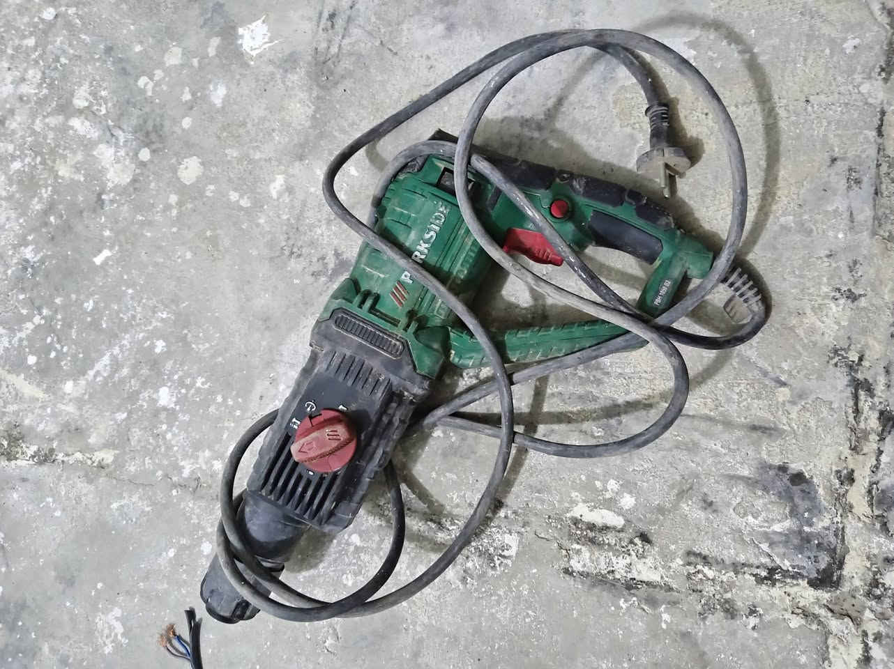 السلام عليكم دريل هيتاشي ٦٠ الف سرعتين طوله ٤٣ سنتيمتر
دريل همر مكتوب علي شركة الشابك شغال ٤٠ الف
دريل بارك سايد ٣٥
هوائيه اصليه نحاس ١٠ الف


**إذا كنت صاحب هذا الإعلان وتريد حذفه لأي سبب، رجاءا أرسل رسالة إلى الدعم الفني**