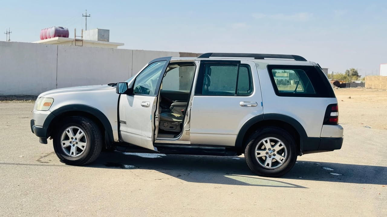 السلام عليكم 
للبيع فورد اكسبلور موديل٢٠٠٧ خليجي
محرك ٦ سلندر كير محرك شرط
بدون صبغ سياره جاهزه من كلشي 
تواير تخم كامل امامي خلفي جديد بلكارتون 
٧ راكب ٣قطع تبريد صدر جديد 
تبريد ثلج تدفئه لايت عالي ناصي زينون 
رقم بغداد دولي باسمي 
السعر٨٥ وبيها مجال 
العنوان بيجي قريه المزرعة 
***********
***********
