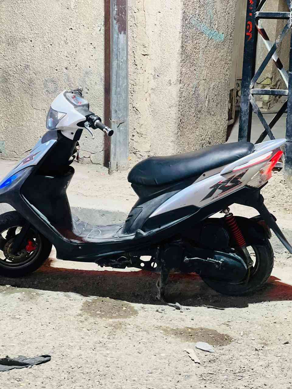 السلام عليكم
للبيع ماكس عدله دراجة كلهة بلاديه برغي مابيهة تجاري 
سعر 750 مكان بغداد الكماليه ***********
