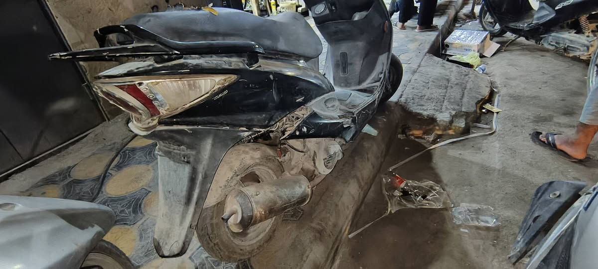 دراجه جي فور طفت فجأه بيها نواقص ابيع كوم حديد كفراتها كامله مابيها شي
١٦٥ بيها مجال مكاني سوق الشيوخ 
***********
