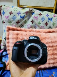 نيكون ٥١٠٠ • عدسة ٧٠-٣٠٠ • نضافة ٩٠٪