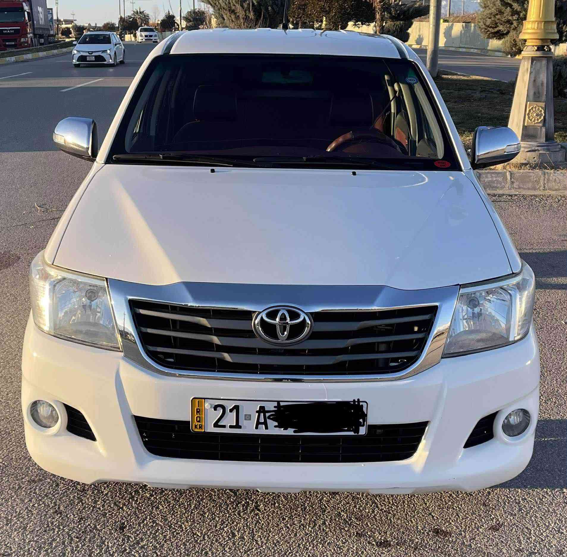 سەرەتا بەناوی خوای گەورە 
مەرزیە ٢٠١٣ 
سەیارەکە تا بڵێی جوان توند و تۆڵە 
سەیارەکە پارچە ڕەشە لەسەر ساخی بەس عارەبانەکەی پارچە ڕەش نیە دەحم و لێدراوی نیە 
سەنەوی ٢٠٣٠ نویە بە ناوی خۆمانەوە
چوار تایەی لۆکی لە ژێر دایە 
کامل سێرڤ کراوە
سەیارەکە ١٣٥٠٠٠ ڕۆیشتووە

*********** بشدار, السليمانية
