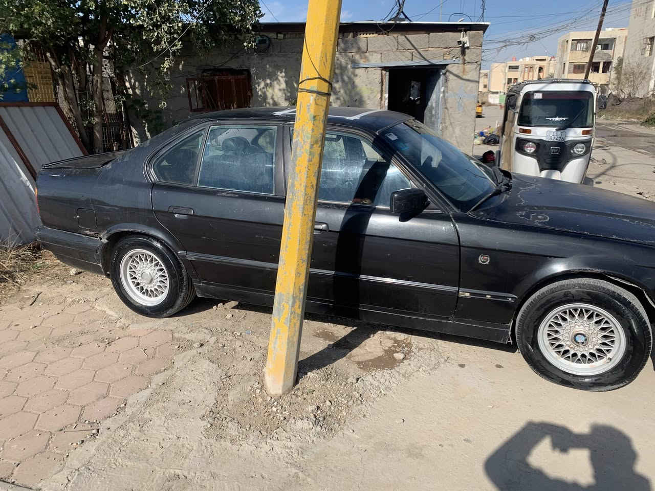 سلام عليكم بي ام525 موديل 1991 باسمي رقم انكليزي
للسنه 2030  سياره جاهزه
كير محرك صدر تبريد  غرفته جيده البطاين  تعبانه مكاني بغداد المحموديه سعرها 49 ورقه
 بدون صبغ بدون ظربه ماعده الجاملغ الخلفي  الخشم مال الجاملغ وموضح بالصوره  تتيرات جيده جدا باتري جديد 
تلفون ***********
