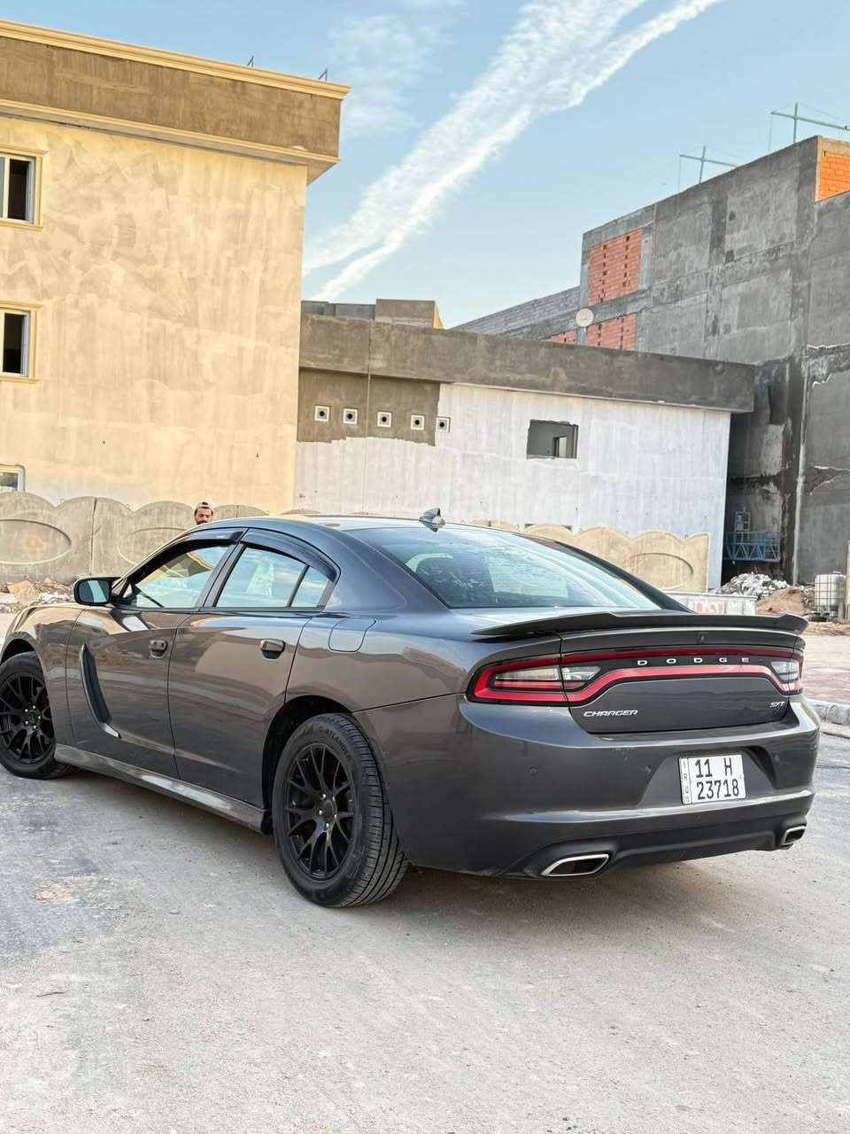 جارجر 2018 sxt plus 
شاشة جبيرة كار بلي 
كشنات حظن تدفئة  
مكينه كير كفالة 
حدادة جديدة امامي وخلفي 
طخم تاير جديد 
محدث srt كت اصلي درجة اولى 
حادث امريكا بس دعامية 
وبالعراق صار بيها مكانات صبغ صغار مثل ما موضح بالصور بالاضافة الى الجاملق الخلفي بي صبغ همين بدون قطرة دواخل لا شواصي ولا لغود كلهن سليمات 
رقم بغداد بأسمي 
ماشية 118 الف 
*********** ابو الخصيب, البصرة
