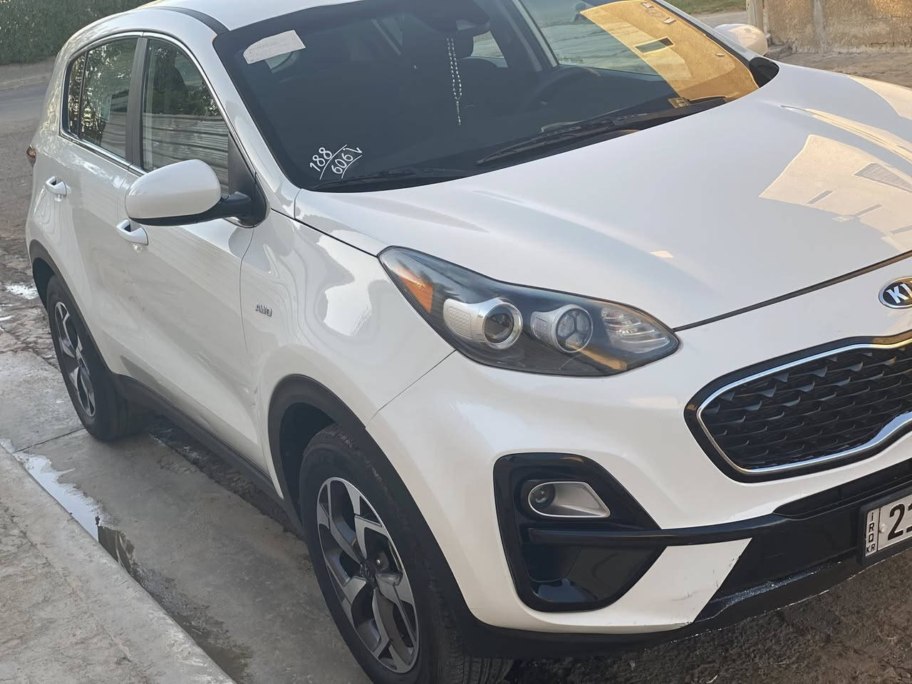 السلام عليكم اخوان
سيارة سبورتج امريكي 2020  جدا نظيفة 
كلين تايتل  مابيهة حادث وصور موجودة بالمنشور 
مواصفات السيارة نص فول ماشية السيارة 63 كيلومتر
السعر 190 وبيهة مجال بسيط للشراي 
مكان السيارة بغداد 
السيارة باسمي وكاملة 
ملاحظة بسيطة السيارة بيهة بالباب مال صندوك بارد جدا
 قليل جوة علامة الكية  وحتى مامبين بالصور  وخدوش بسيطة  
للاستفسار الخاص مفتوح 
وهذا رقم الهاتف 
***********
