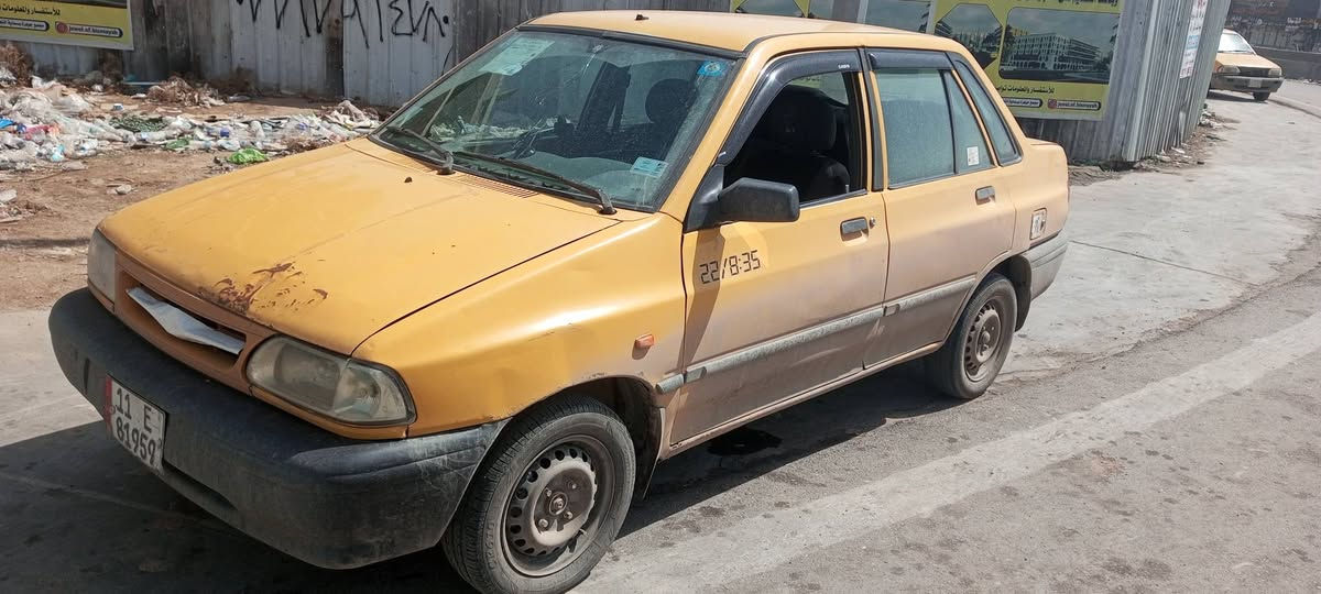 السلام عليكم سايبه للبيع موديل 2013 السيارة جديده رقم بغداد دولي مصفره خط وبحث محرك يبخر كير خير من الله تخم تاير نضيف السعر 25 وبيه مجال بسيط الاستفسار ***********
