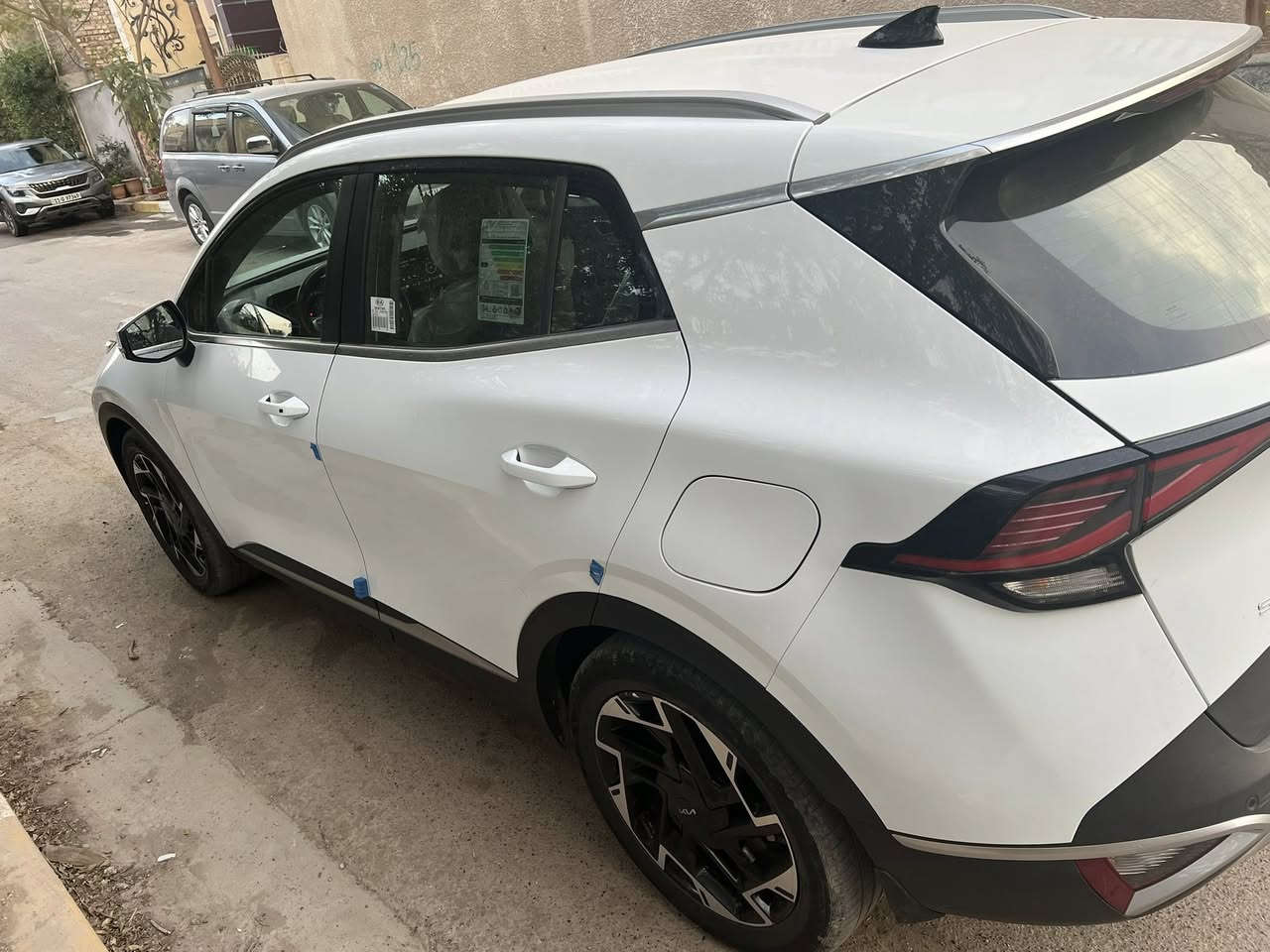 السلام عليكم سبورتج مديل 23 للبيع
خليجي كفالة عامة عدا هاي الرصعة بل جاملغ موضح بل صور 
رقم اربيل جديد ب اسمي سيارة 
ماشية 40 كيلوفول مواصفات عدا البنوراما
السعر 210 بيهة مجال قليل 
مكاني بغداد البلديات
***********
