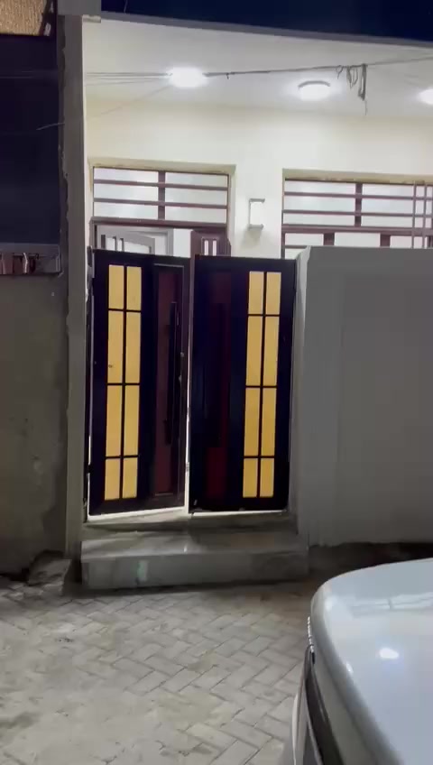 يعلن مكتب الباش الشمري للعقار والمحاماة عن توفر 
دار للبيع  اومراوس بقطعة  اوبيت داخل بغداد الجديدة مساحة 60 بناء حديث يحتوي على مدخلية واستقبال ومطبخ وخدمات وغرفة نوم ومنور طابق ثاني غرفتين وخدمات.  طابق ثالث بيتونه وسطح العنوان بغداد الجديدة مربع حي الخليج قرب حسينية  سيد عقيل للاستفسار مراسلة واتساب اوتصال ***********
