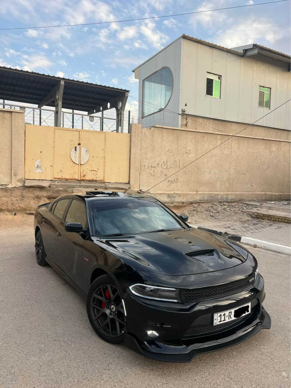 سلام عليكم جارجر دايتونه مديل 2018 مكينه5700  اصل وارد امريكي حادث كلش بسيط الجاملغ الامامي الايمن مبدل اصلي 
بدون شاصي بدون لغد حته العرضانيه 
بلاديه وحته الراديترات بلاديه وباقي السياره كفاله مكنيه وكير وحداديه واكسل مكفولات
موصفات السياره فول 1/1 ✅
1/ فحته سقف 
2/ ستيرن كهرباء وخزن ميموري
 3/ كشنات كنتاره تدفئه وتبريد كهربائيات 
4/ شفتات ستيرن 
5/ شاشه كاربلاي وكامره خلفيه
6/ ويلكب حجم 20 اصلي 
7/تشغيل عن بعد
8/ كت SRT بلاد 
السياره عليه تزويد عليه برمجه سيفتي 
كاجكان اصلي عليه تفريغ ولف حماوه
رينسنك وعليه دبل فان خليجي عليه
شوته رياضيه بلاد السياره كلش جديده
ماناقصه برغي ماشيه 100 ميل حقيقي
السياره رقم بغداد مشروع وطني شرط التحويل 
مكاني البصره📍
الاستفسار *********** البصرة, العراق
