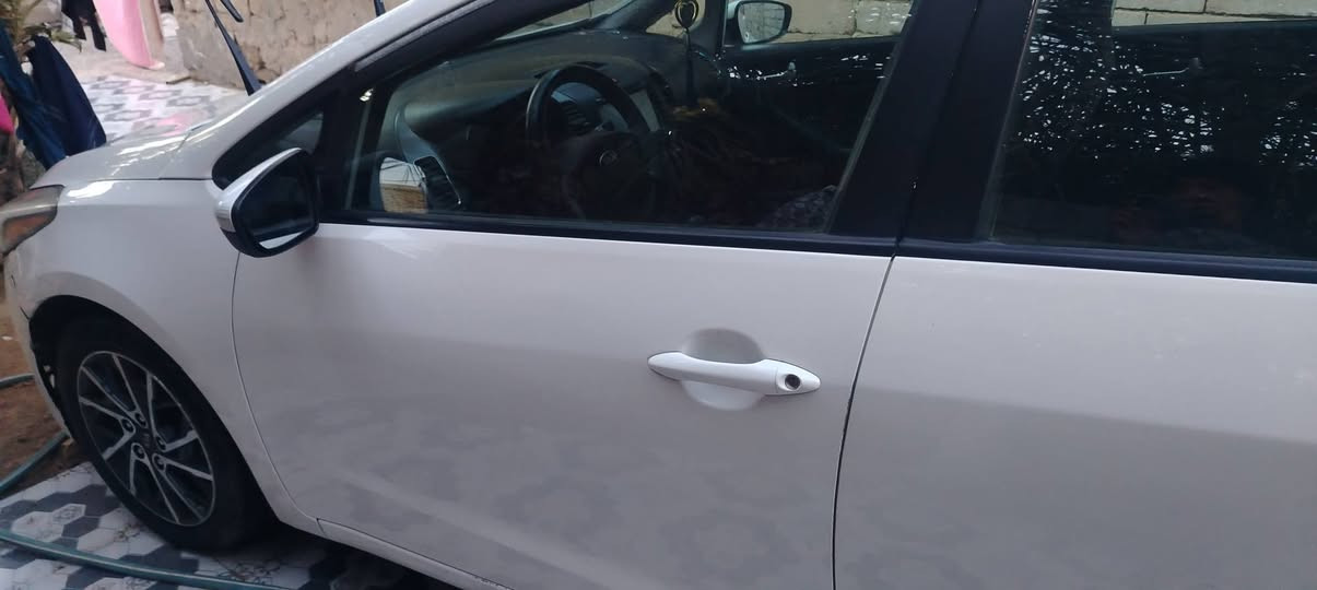 سلام عليكم سيارة كيه فورتي موديل 17 ضربته جاملغ الامامي زاد رشاد صبغ رقم ذي قار سنويه بسمي مكينه 2000 الاستفسار على الرقم *********** صاحب السيارة قضاء الكرمه
