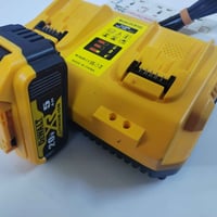 شاحن ديولت • شحن سريع • جديد