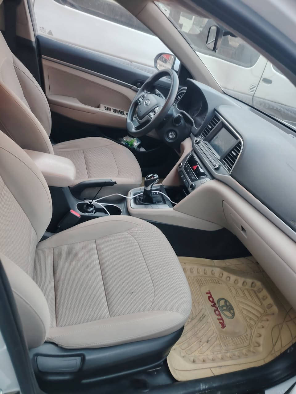 النترا  خليجي   للبيع كفالة عامه عده طخه خفيفه بلباب موديل 18رقم اربيل سنوية منتهيه العنوان  فول مواصفات عده البصمه مكينه 2000دوش.  ماشيه 106الف   السعر اتصل على الرقم ***********
