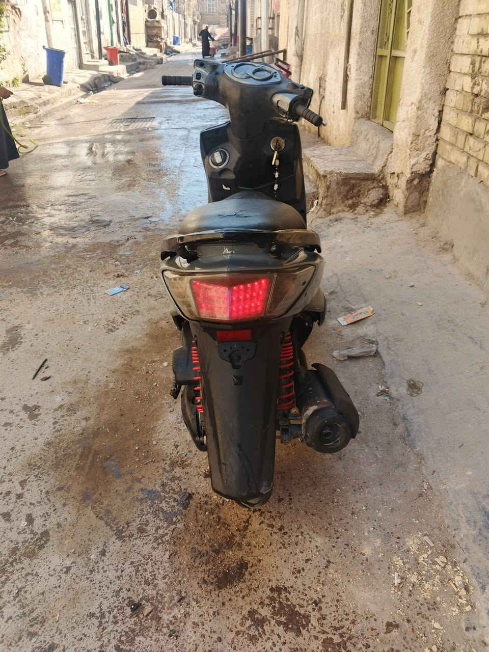 السلام عليكم دراجه سكنس للبيع بغداد مدينه الصدرالسعر 550 رقم التليفون***********
