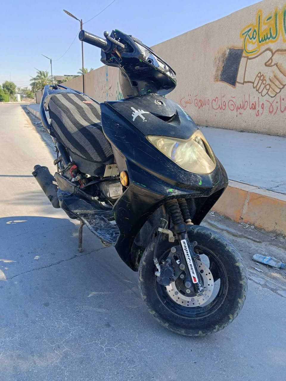 دراجة سكنس موديل 2020 للبيع 
دراجة شغالة سلف هندر بيها دخان قليل
 *********** بيه واتس اب 
السعر 150 بيها مجال 
ديالى المقدادية
