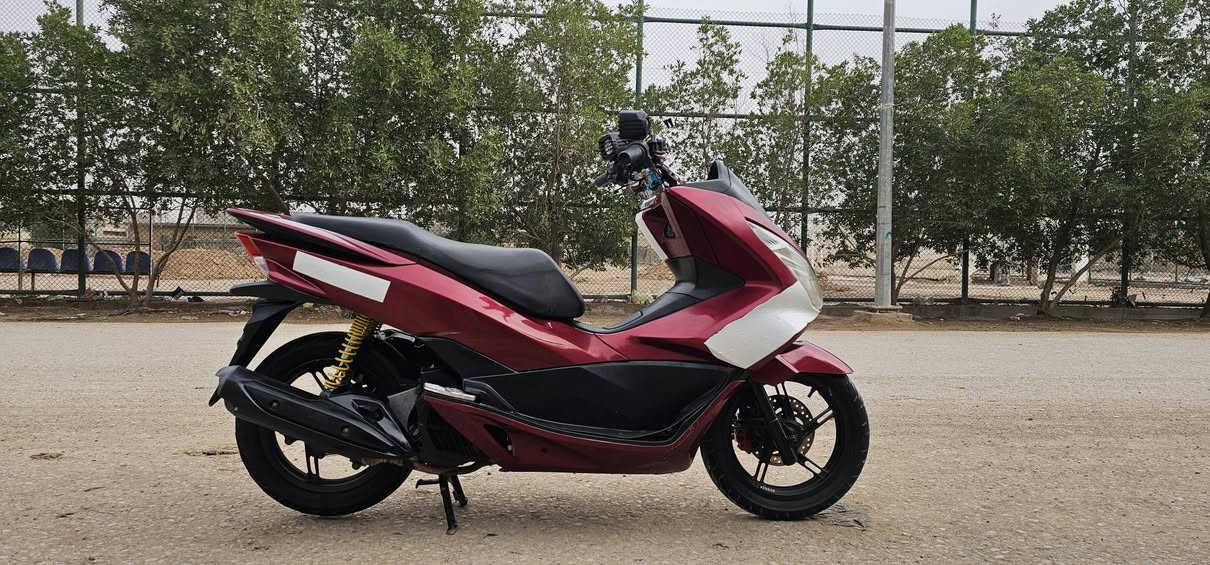 السلام عليكم 
بي سي اكس الجيل الثاني ياباني مزوده ستيرن دراجه خير من الله اوراق ومنفيس كفاله بنزات بريك جديده اكسل جديد دسك بريك امامي جديد الدراجه متعوب عليها صوت ناعم كلش هاي فقط جامه بك لايت بيها كسر فقط وهاي تفاصيلها يرحم والديكم اليراسل ع تفاصيلها اخوان هاي تفاصيلها والشراي يؤمر امر السعر مليون و٣٥٠ مكاني بغداد واتساب او اتصال ***********
