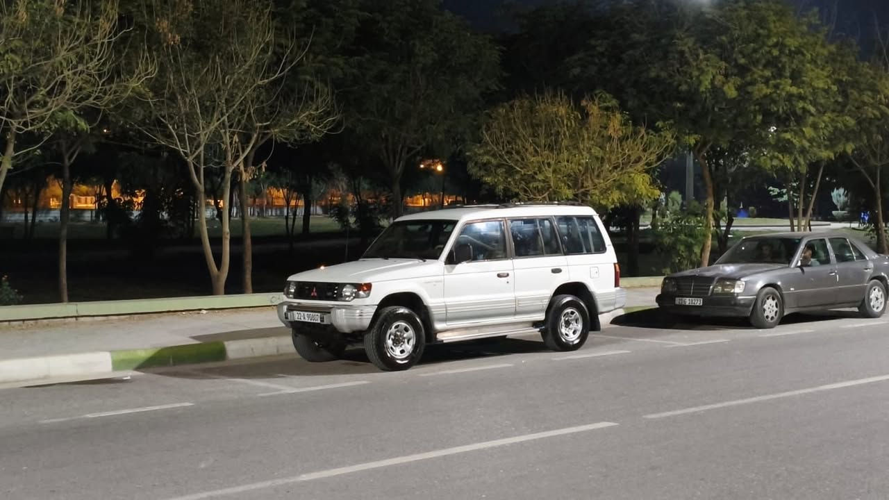 السلام عليكم بايجيرو مانتيرو مديل ١٩٩٥ السياره كفاله من الصبغ وظربه محرك تبريد صدرخلفي امامي تخم تاير كله جديد السعر ٧٠ وبيها مجال عنواني بغداد ابو غريب 
رقم الهاتف ***********
